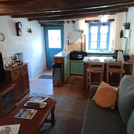 La Maison De Poupee Berrien Екстер'єр фото