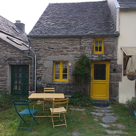 La Maison De Poupee Berrien Екстер'єр фото