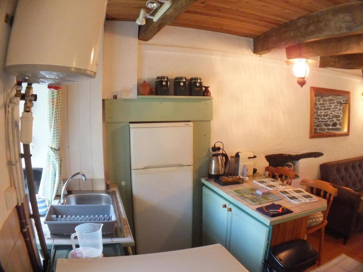 La Maison De Poupee Berrien Екстер'єр фото